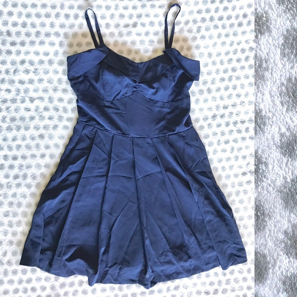 Navy blue pleated dress with tie - medium